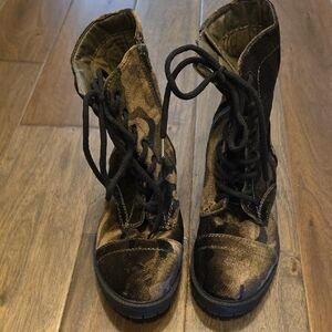 Stylish Women's Camouflage Boots